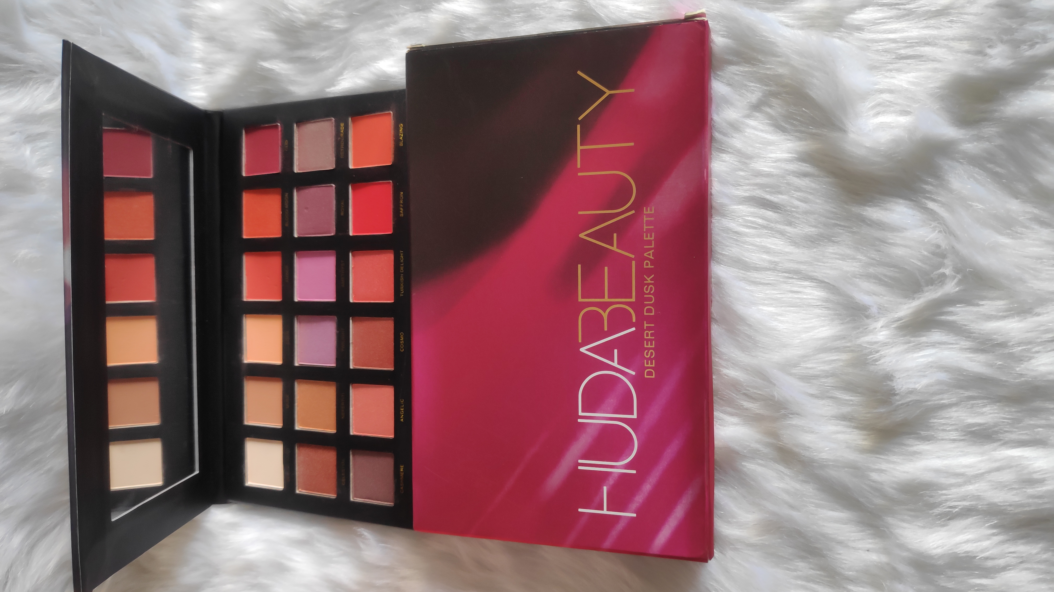 Huda beauty desert dusk palette 18 shades 