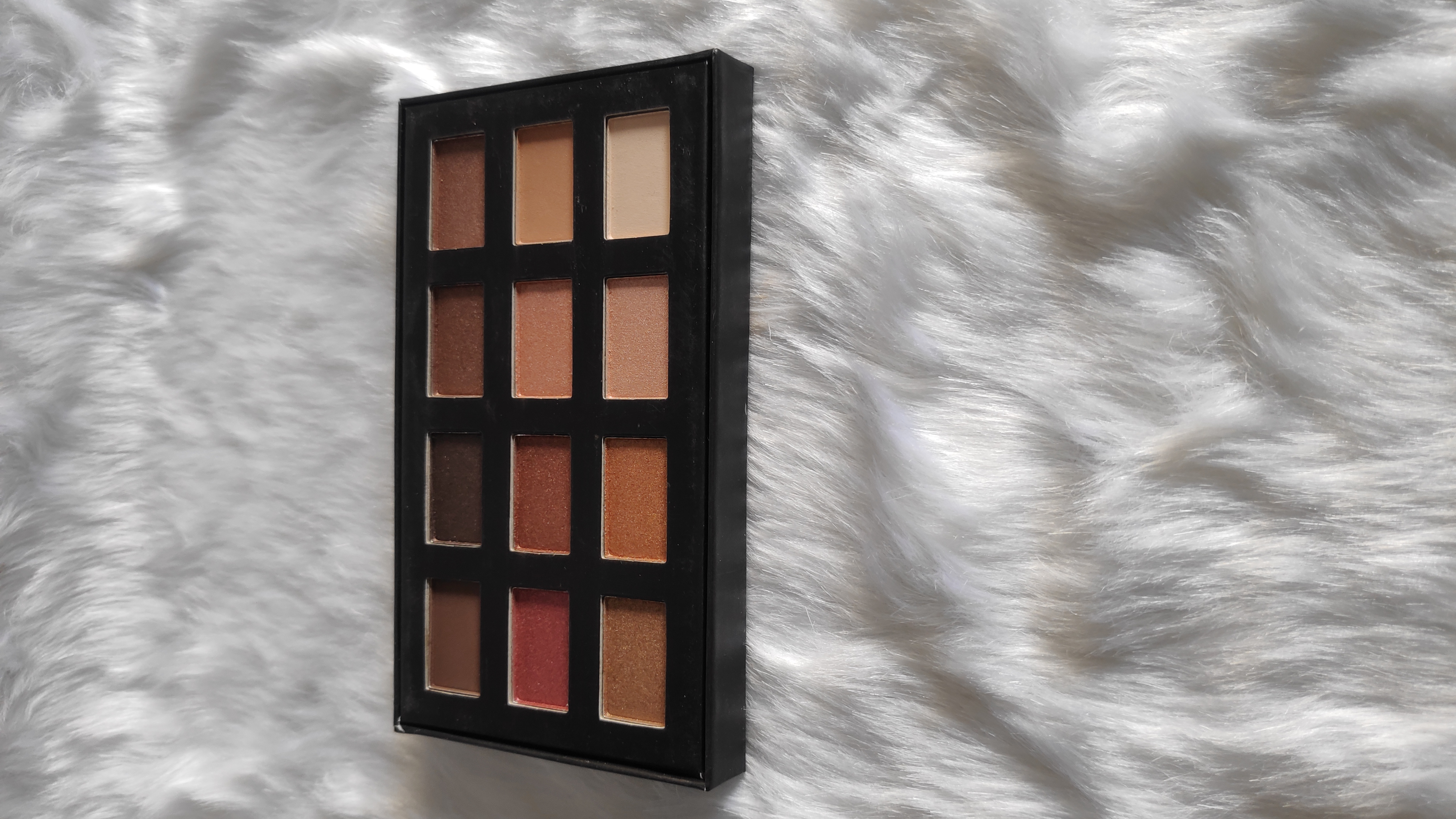 Huda beauty 12 shades eye shadow 