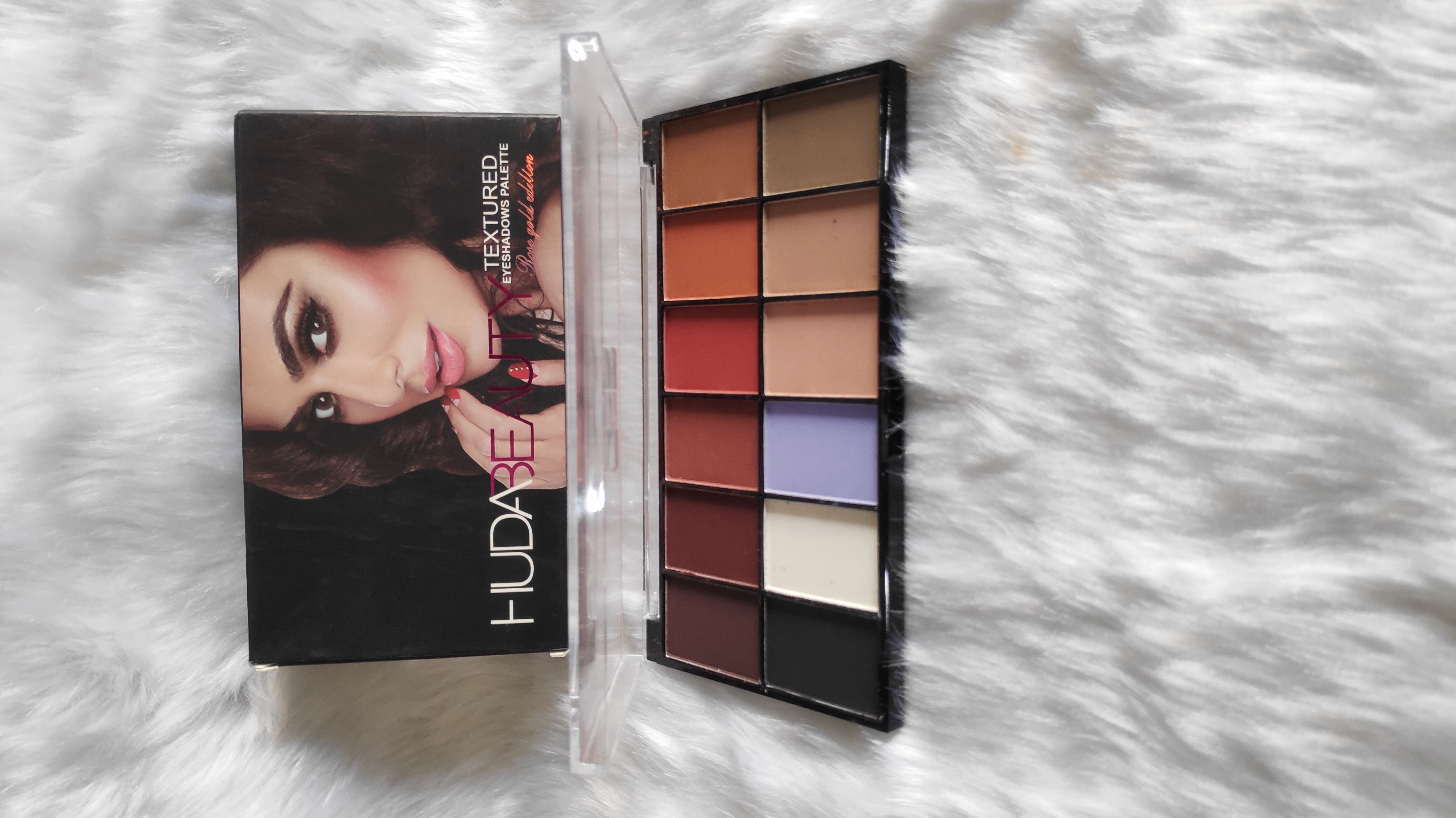 HUDA beauty eye shadow palette rose gold edition 