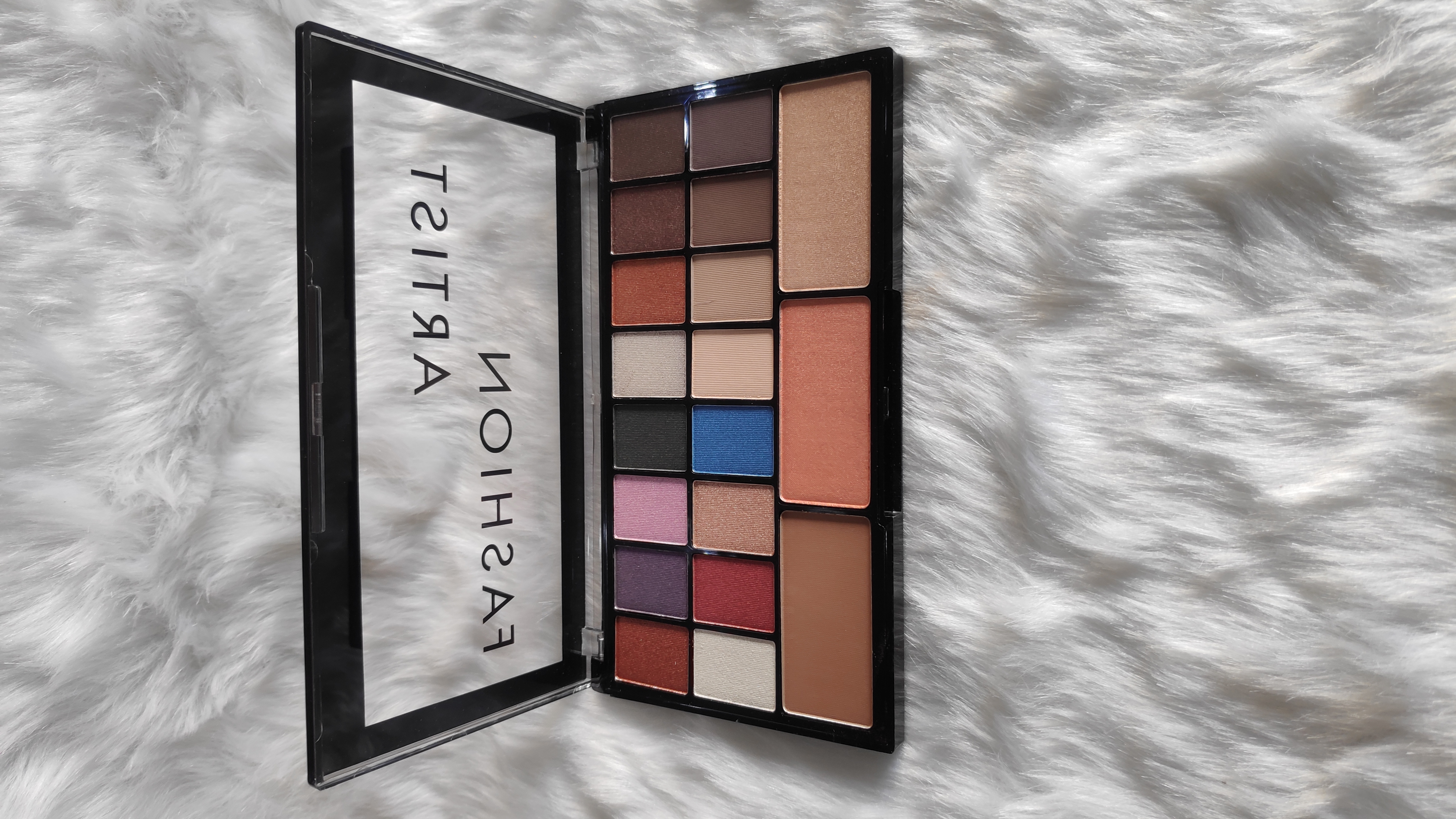 Fashion artist  eye shadow & blusher palette 