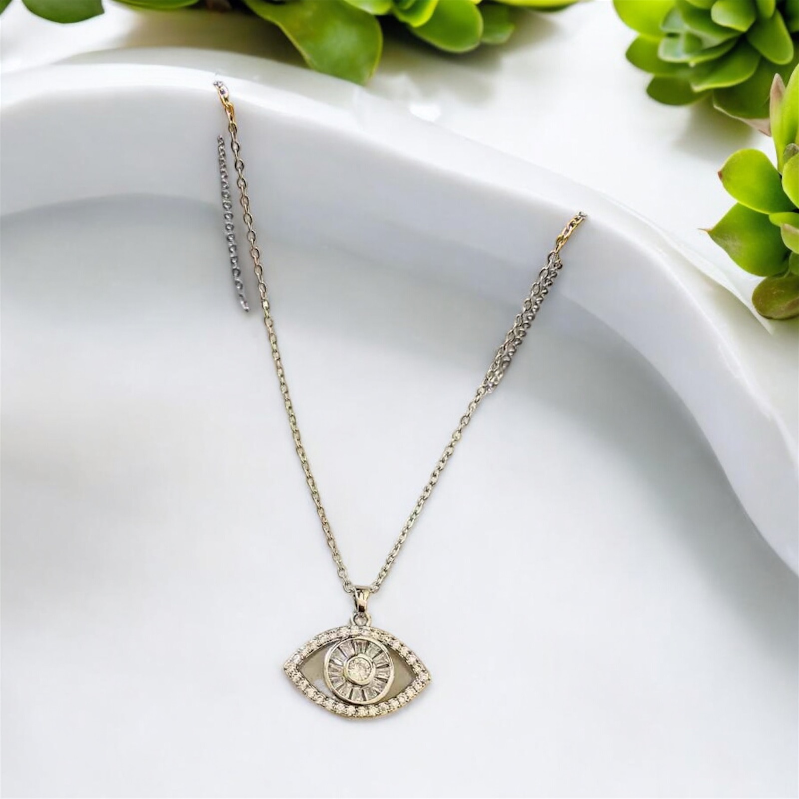 Modish Evil Eye Necklace - Silver 