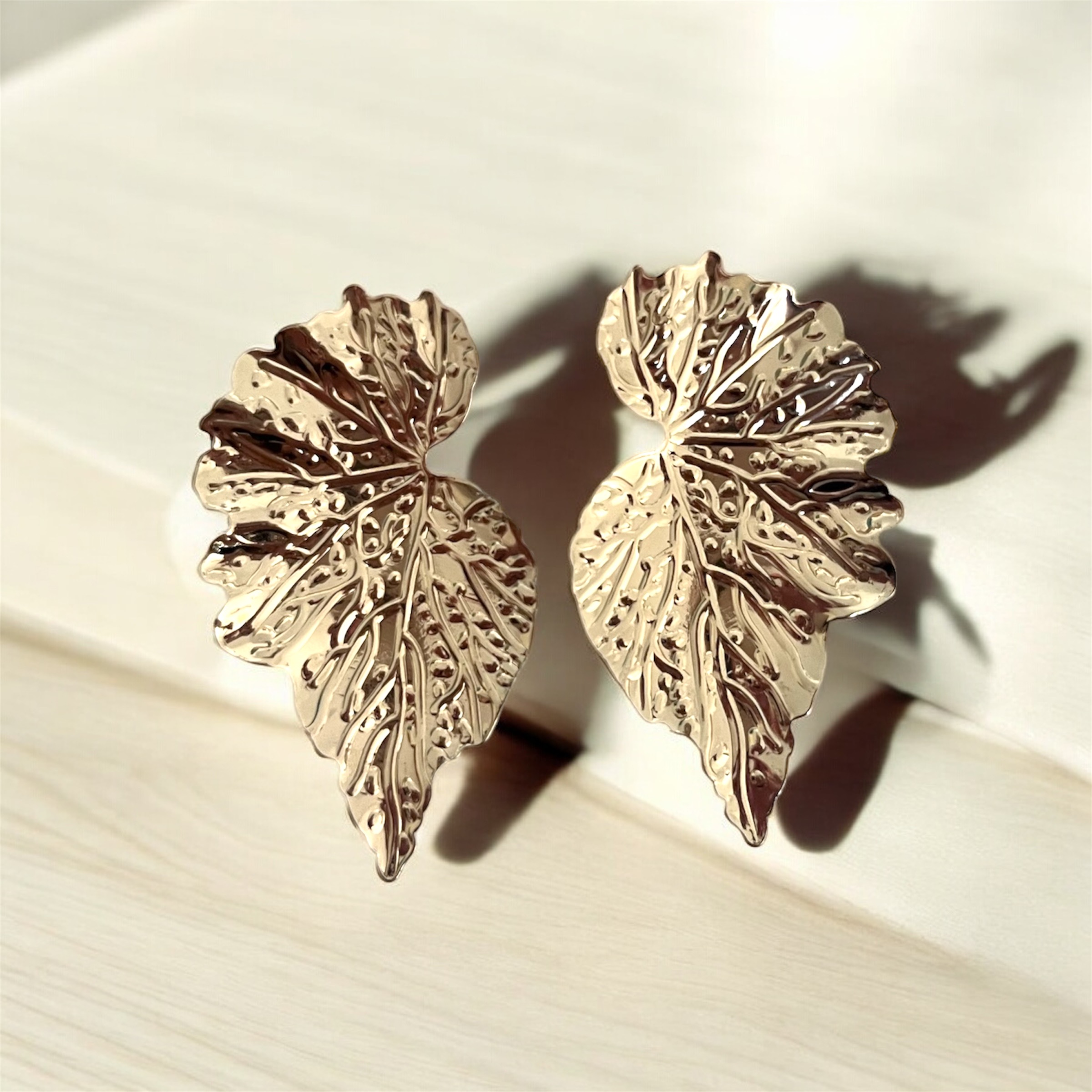 Leaf Up Earrings - Gold